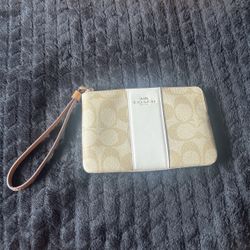 Coach Wristlet Brand New 