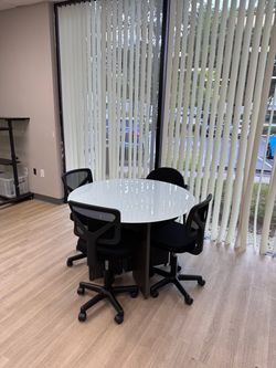 Modern Round Conference / Meeting Table – White