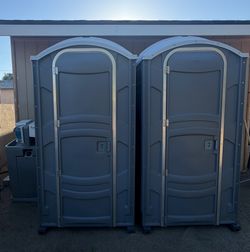 Portable restrooms/ baños portátiles