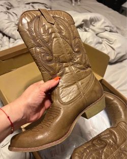 Cowgirl boots size 7