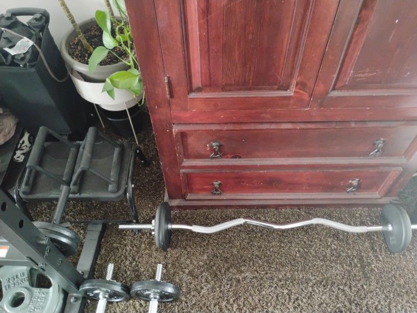 Curl Bar Yes 4 All. $25.