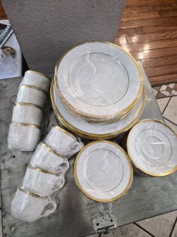 Fine China Dinnerware Set