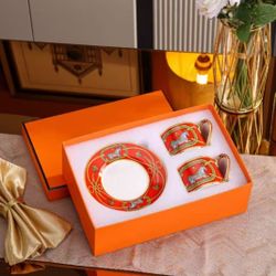 Hermes Stallion Series 2 Cups and 2 Dishes Gift Set｜New Unopened｜High-end Collection for Gift-giving
 
