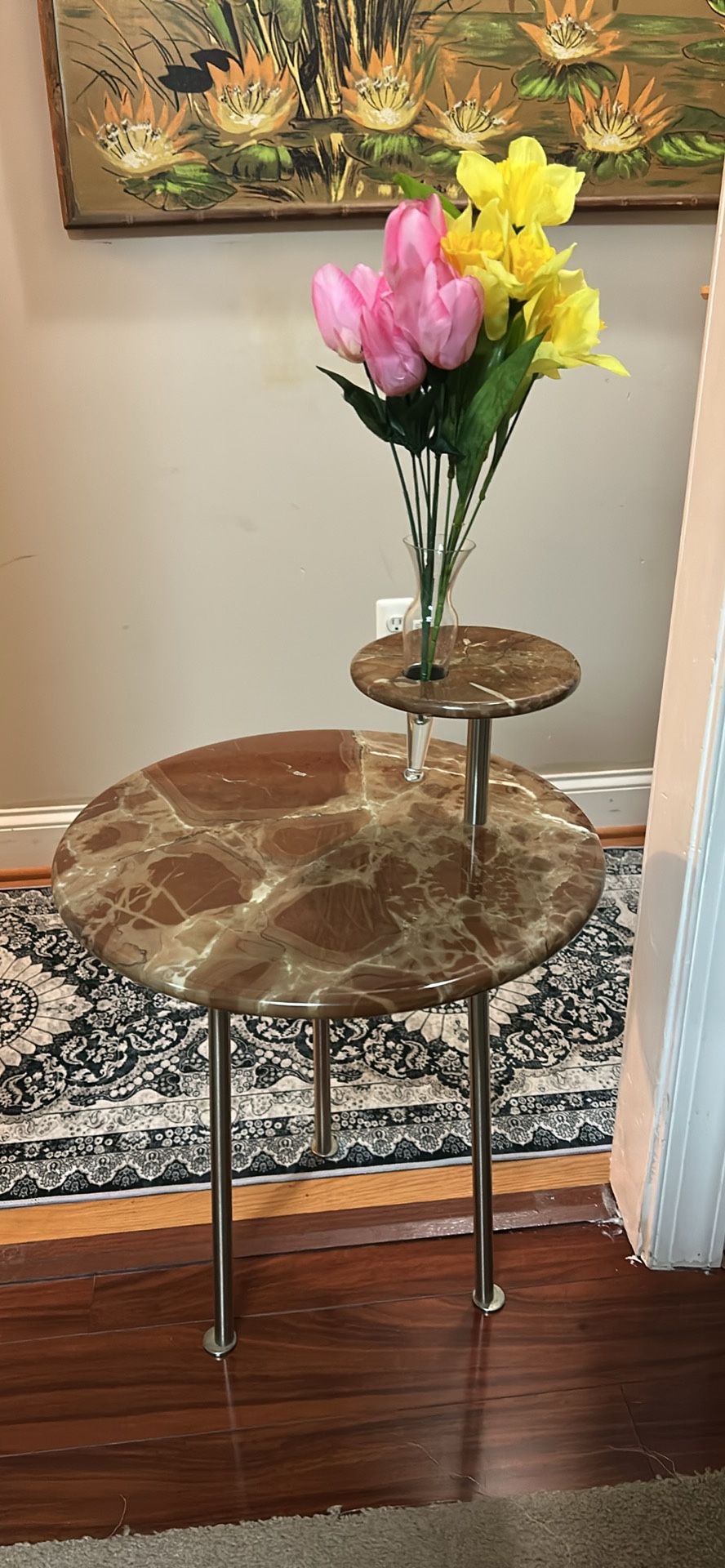 Marble Table With Flower ๐น Vase ๐บ