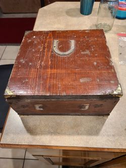 Handmade antique curio horseshoe box