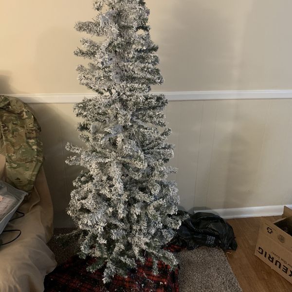6 Ft Frocked Christmas Tree Perfect Condition for Sale in Fort Bragg