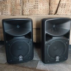 YAMAHA BLUETOOTH SPEAKER SYSTEM MODEL B400 LIKE NEW WAS ONLY USED 2 TIMES CARRING CASE INCLUDED 