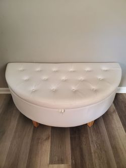 Tufted storage bench