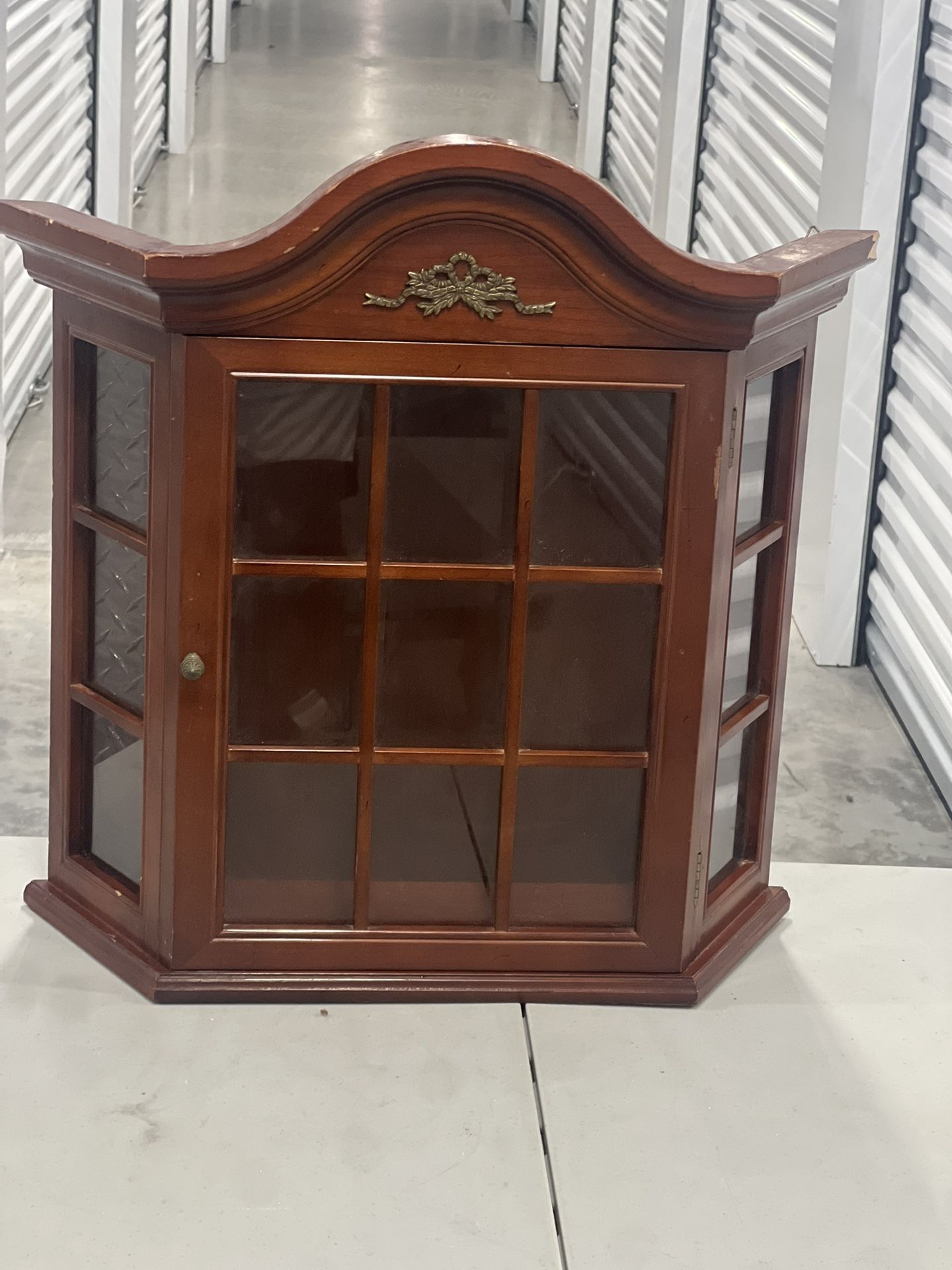 Vintage Bombay Company Display Cabinet Adj Missing Shelves Wall Tabletop Curio. Used in good condition’s with small minor cosmetic blemishes. There bl