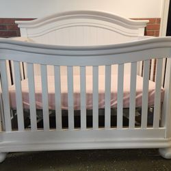 Baby  Crib-White (Combertible)