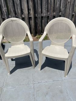 2 Grosfillex Resin / Plastic Outdoor Chairs in Good Condition $30 Both Firm on Price