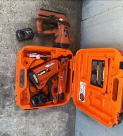 Todo esta seminuevo $600 por todo