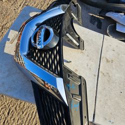 Nissan rogue grille Oem