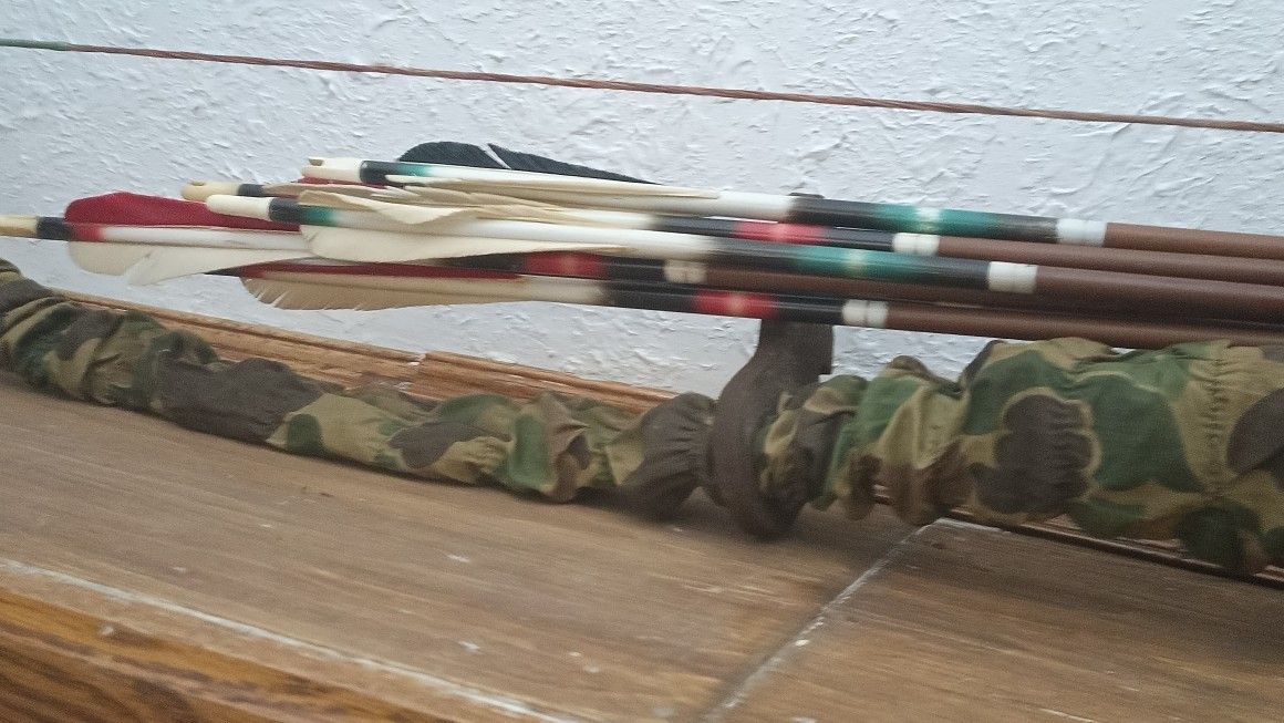 ***All My Items Are $30 And Below Moving Sale!!!!Bow And Arrow Set