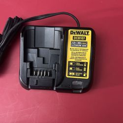 20 v charger dewalt 