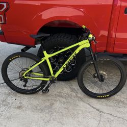 Trek Mountain Bike 