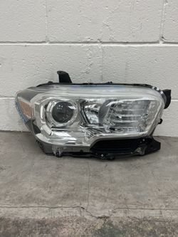 2016 2017 2018 2019 TOYOTA TACOMA RH RIGHT HEADLIGHT USED OEM