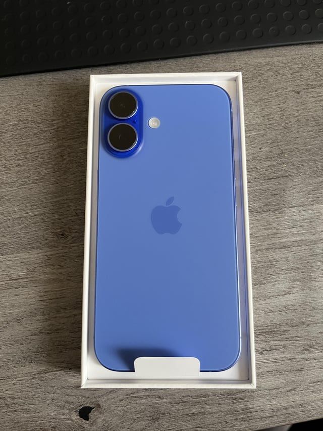 Like New iPhone 16 128GB Spectrum