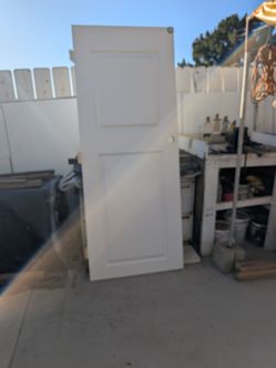 Two panels interior door size 32x80 with hinges almost brand new he don't need to do nothing