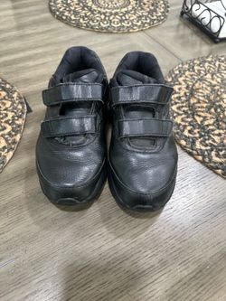 Woman sketchers in Guc size 7