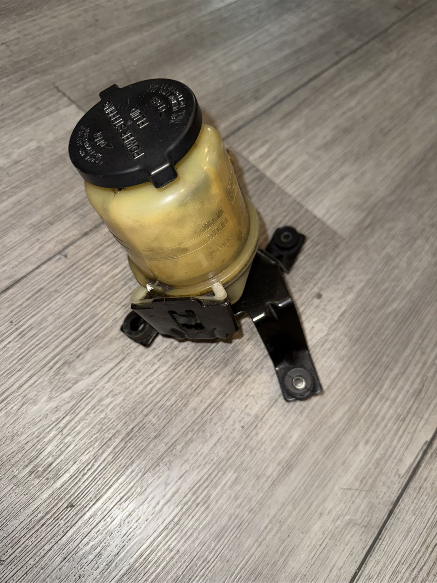 TOYOTA TACOMA 05-15 OEM 4.0L GAS POWER STEERING RESERVOIR BOTTLE W/ BRACKET