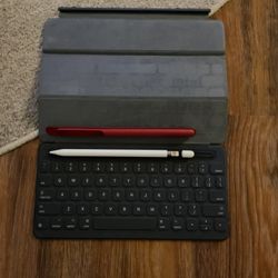Keyboard For iPad 7th. 9th Generation.  Plus Pencil