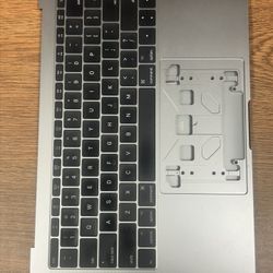 Original Apple top case (palmrest) with US QWERTY keyboard.