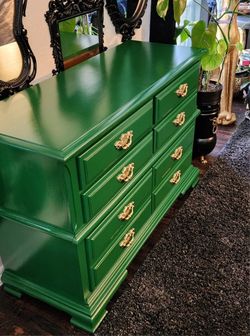 Elegant Kelly Green Dresser/ Buffet/ Console/ Entryway for Sale in Dallas,  TX - OfferUp