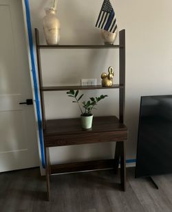 Computer desk