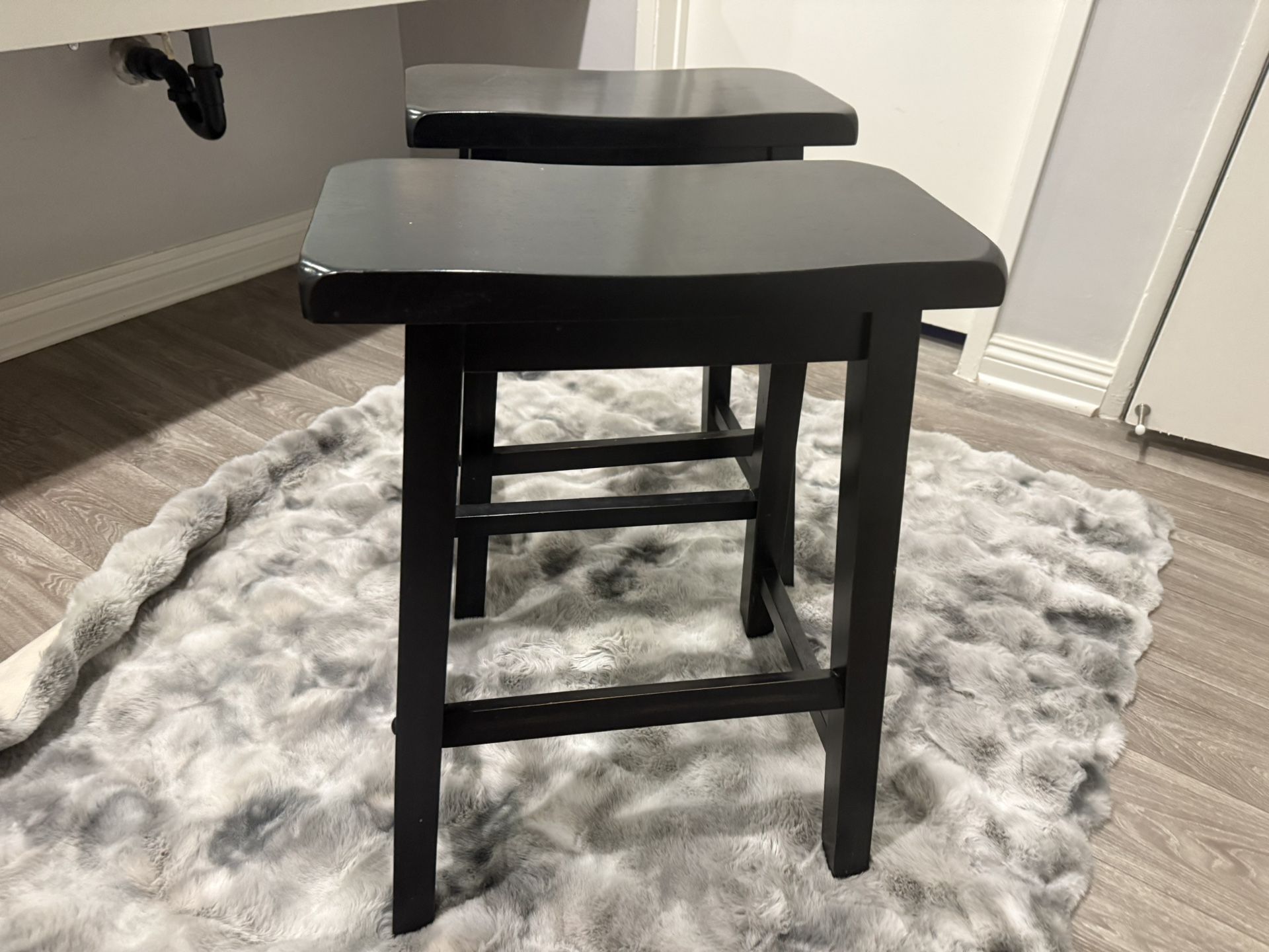 2 Stools