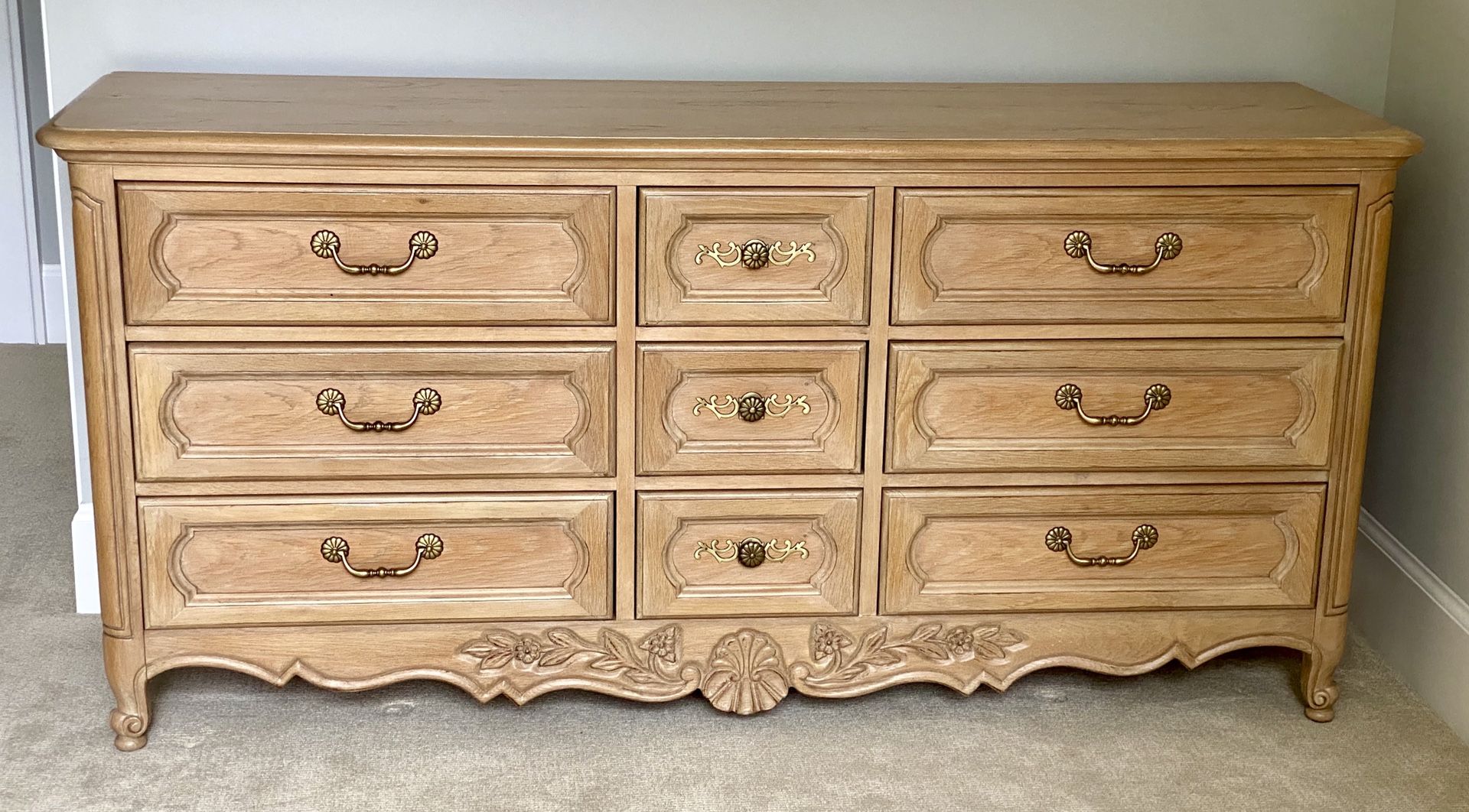 Hickory White brand | Solid Oak | Antique bedroom dresser