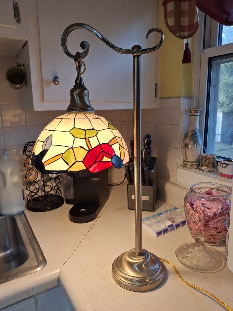 VERY Unique Looking Vintage TABLE LAMP BEAUTIFUL BRASS AND COLORFUL HARD PLASTIC SHADE WORKS PERFECT