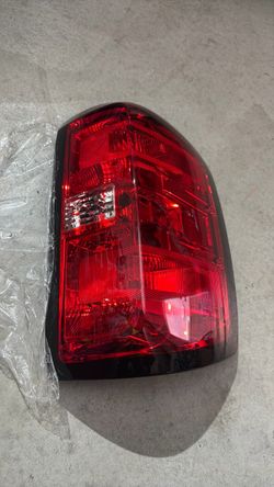 Chevy for Silverado right side tail light
