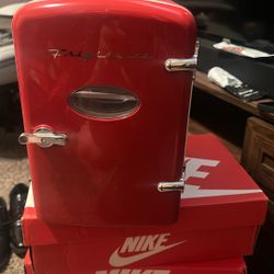 Mini Fridge 
