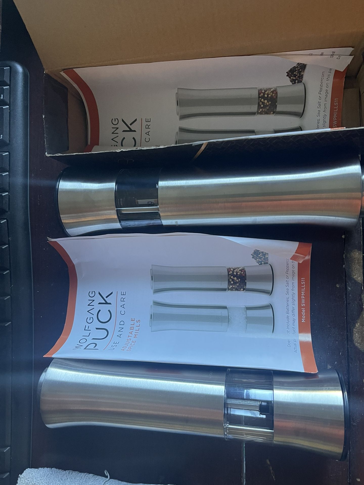 battery powered salt and pepper shakers