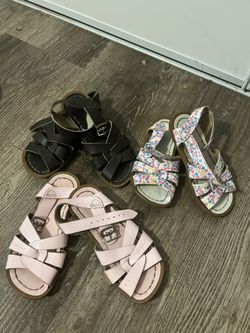 Girls Salt Water Sandals Size 10.