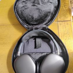 Airpods Max, Near New, with Waterfield Leather case