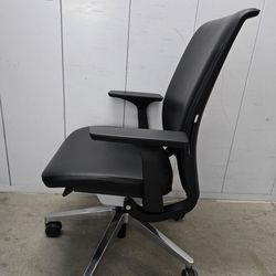 Steelcase think v2 Ergonomic Desk chair