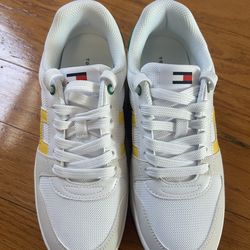 NEW Tommy Hilfiger women Sneakers size 7