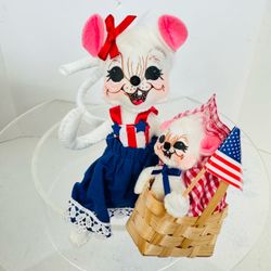 Annalee Dolls -  2019 - 6 inch  Patriot Picnic Mouse Couple with Basket