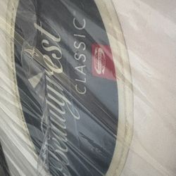 Beauty Rest Queen Mattress/box Spring/metal Adjustable Frame