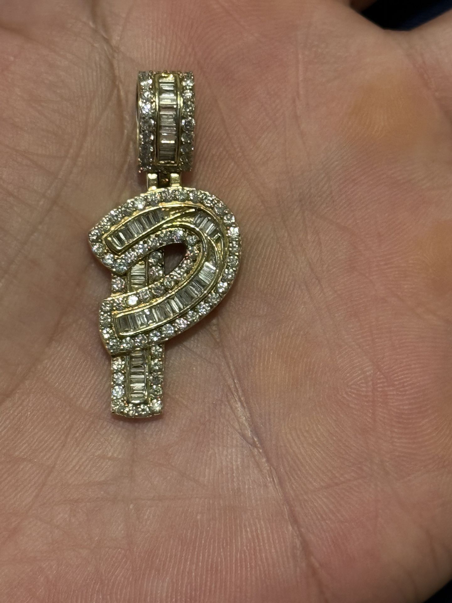 10k Letter āPā Pendant Vs/SI Mix Clean Stones