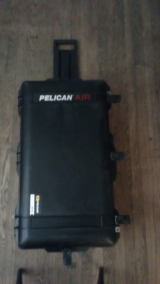 Pelican 1615 Waterproof Crush Proof Dust Proof Suitcase