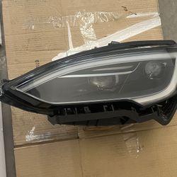 2022-2025 TESLA MODEL/S  LEFT SIDE GLOBAL LED DUAL PROJECTOR IN EXCELLENT CONDITION