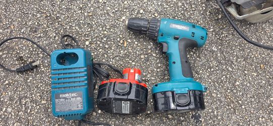 Maktec by Makita Cordless Drill Set with Charger & 2 Batteries