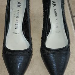 Anna Klein Black Dress Shoes 