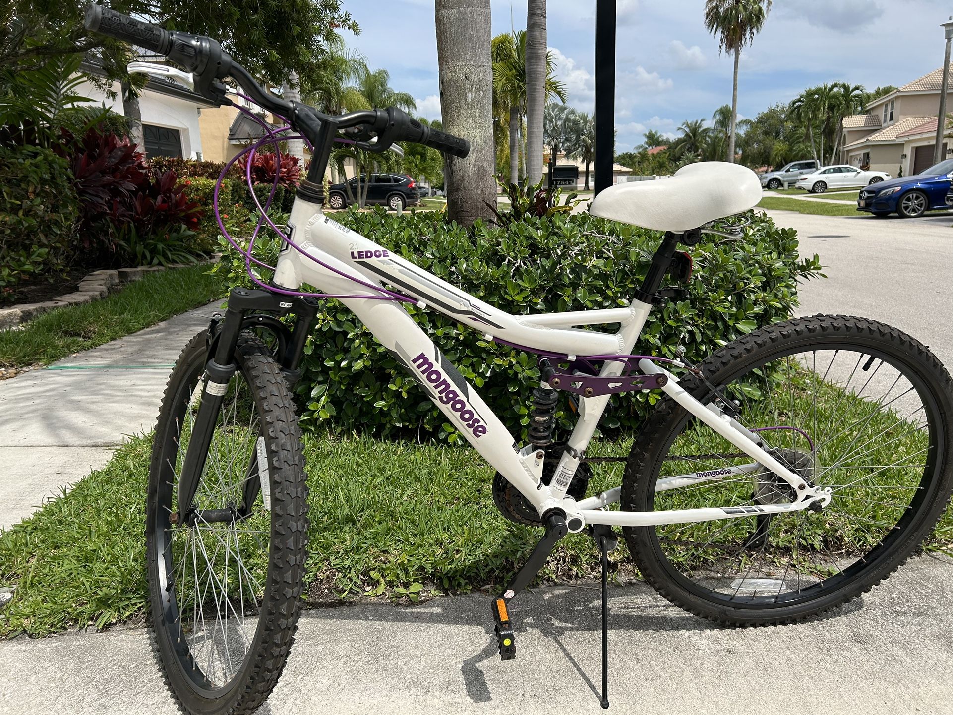 MONGOOSE LEDGE 2.1 MOUNTAIN BIKE 26 INCH WHEELS 21