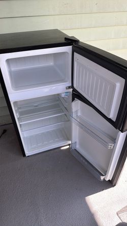 Mini Fridge – Works Great