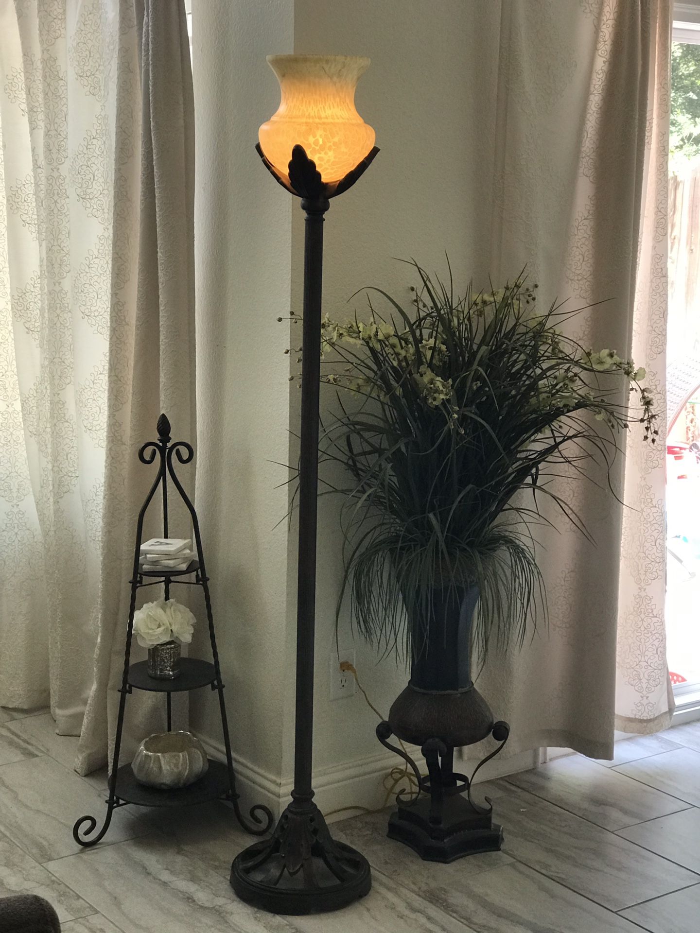 Floor lamp