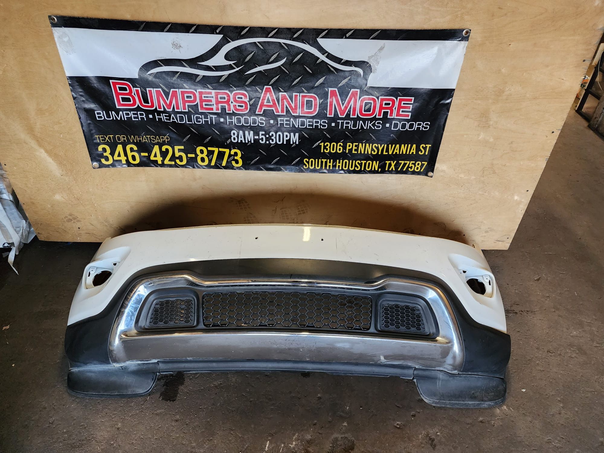 2014 2015 Jeep Cherokee Front Bumper Used Oem for Sale in South